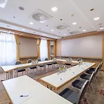 Отель Atomis Munich Airport By Mercure